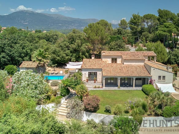 5 Bedroom Villa/House in Biot 28