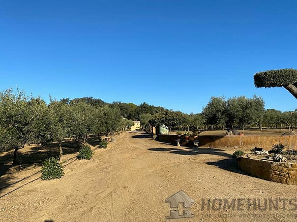 4 Bedroom Villa/House in Mont-ras 16