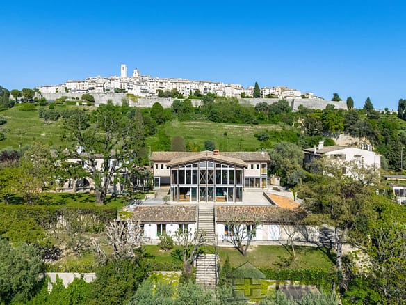 5 Bedroom Villa/House in St Paul 12