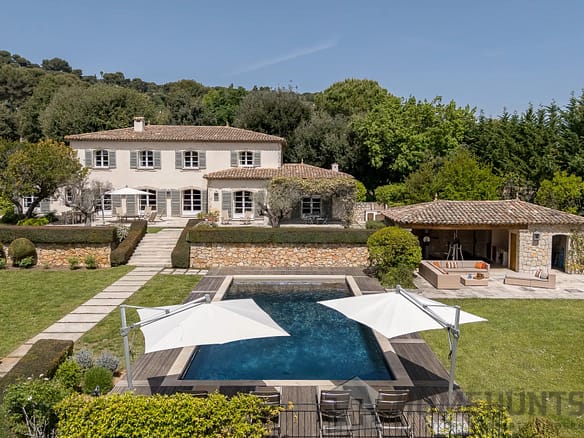 5 Bedroom Villa/House in La Colle Sur Loup 2