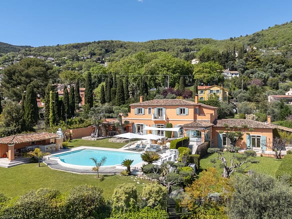 7 Bedroom Villa/House in Grasse 24