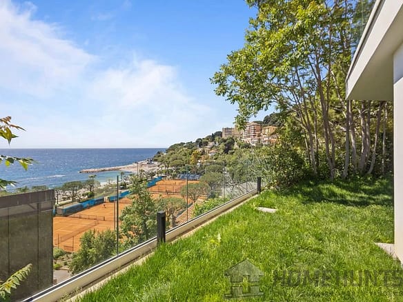 4 Bedroom Apartment in Cap D Ail 26