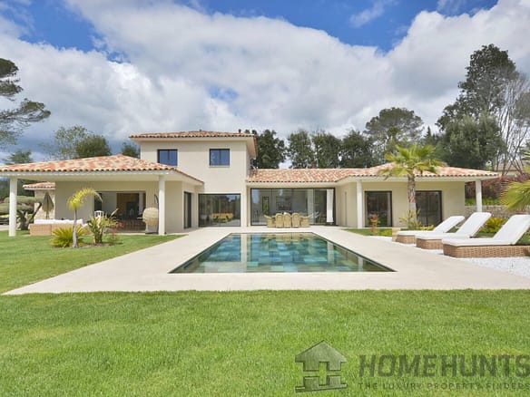 5 Bedroom Villa/House in Roquefort Les Pins 12