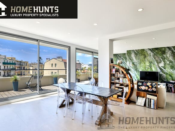 2 Bedroom Apartment in Nice - City 6