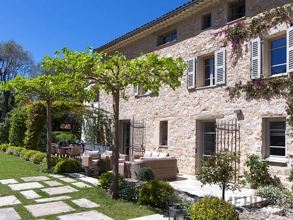 5 Bedroom Villa/House in Valbonne 36
