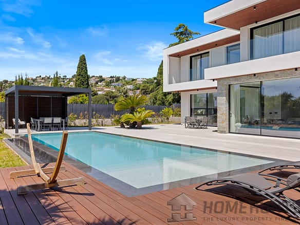 5 Bedroom Villa/House in Antibes 32