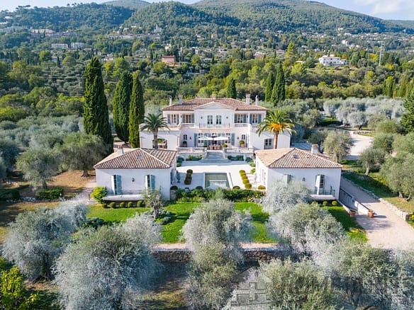 9 Bedroom Villa/House in Grasse 14