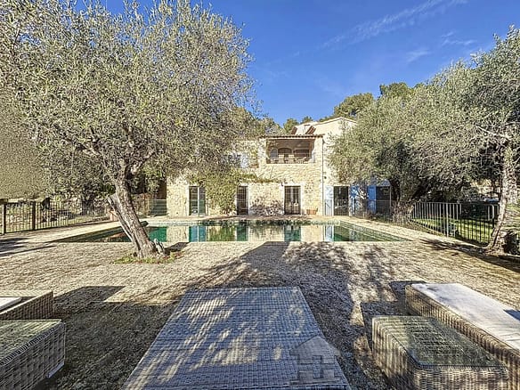 5 Bedroom Villa/House in Opio 10