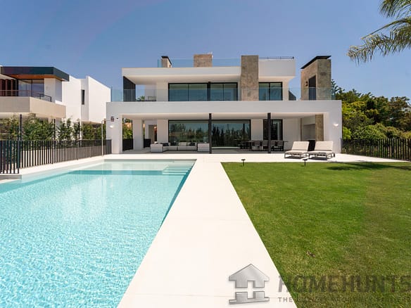 5 Bedroom Villa/House in Nueva Andalucía 28