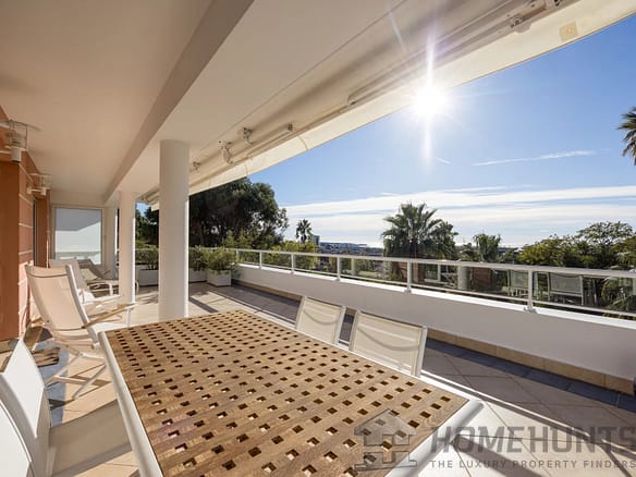 3 Bedroom Apartment in Cannes 4