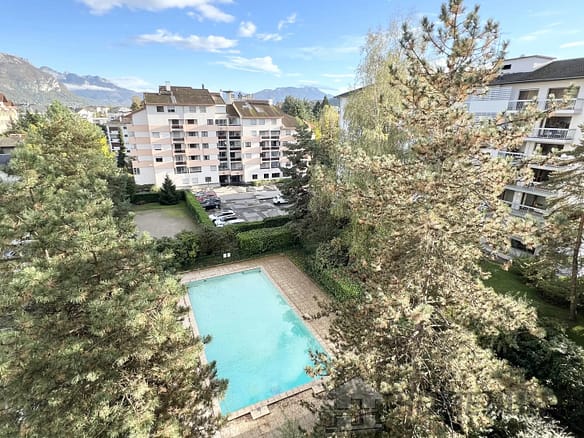 3 Bedroom Apartment in Annecy 26
