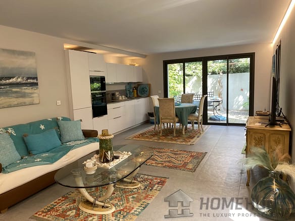 2 Bedroom Apartment in Saint Tropez 12