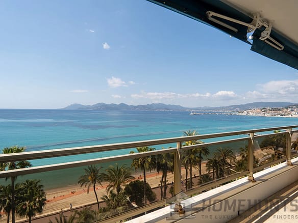 2 Bedroom Apartment in Cannes 4