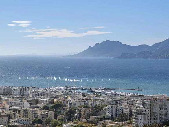 3 Bedroom Apartment in Cannes 14