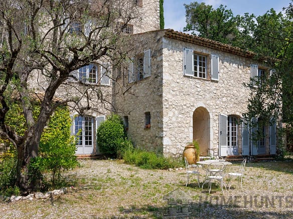 5 Bedroom Villa/House in La Colle Sur Loup 12