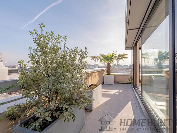 1 Bedroom Apartment in Paris 8th (Golden Triangle - Parc Monceau) 14