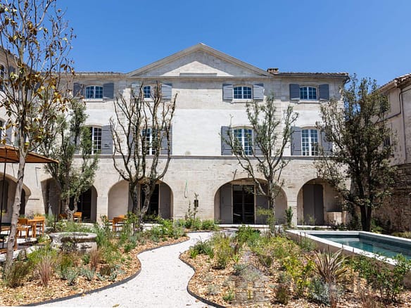 11 Bedroom Villa/House in Vallabregues 22