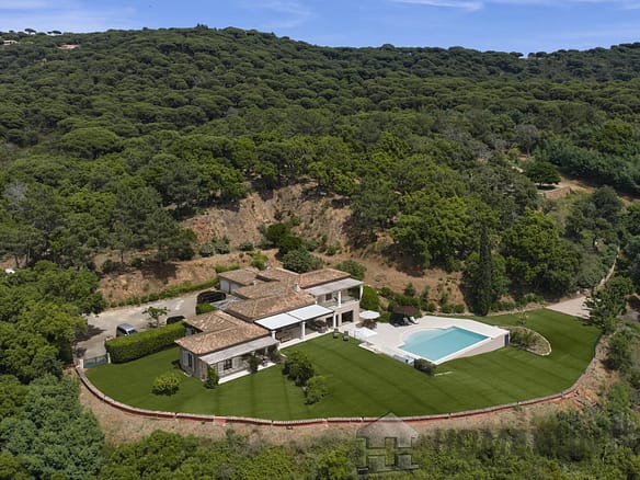 5 Bedroom Villa/House in La Croix Valmer 22