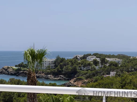 4 Bedroom Apartment in Cala Llenya 36