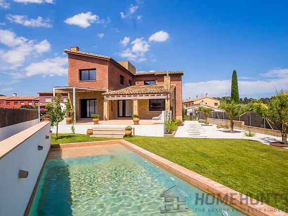 4 Bedroom Villa/House in Vall-llobrega 34