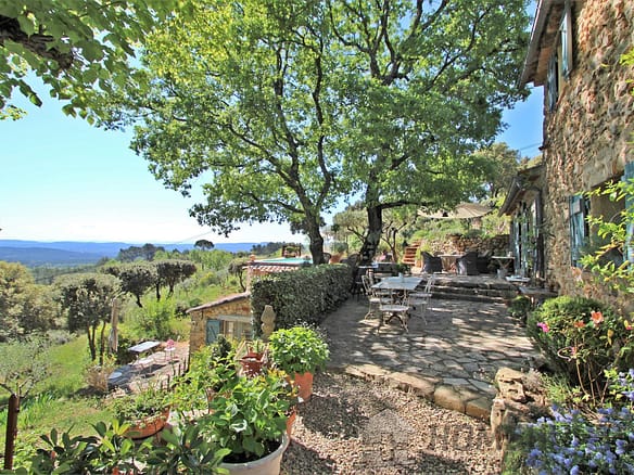 5 Bedroom Castle/Estates in Cotignac 9