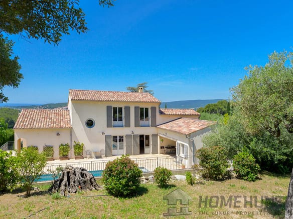 6 Bedroom Villa/House in Le Castellet 10