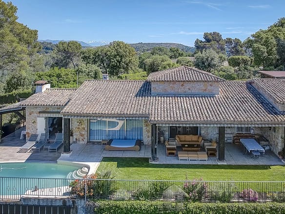 5 Bedroom Villa/House in Biot 14