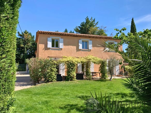 5 Bedroom Villa/House in Mouries 10