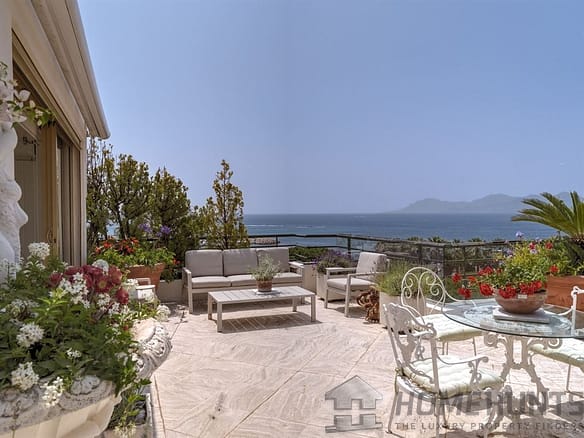 3 Bedroom Apartment in Cannes 34