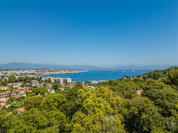 3 Bedroom Apartment in Antibes 12