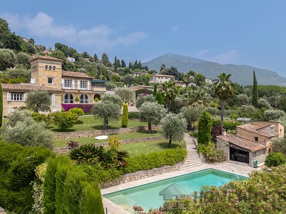 6 Bedroom Villa/House in Le Bar Sur Loup 36