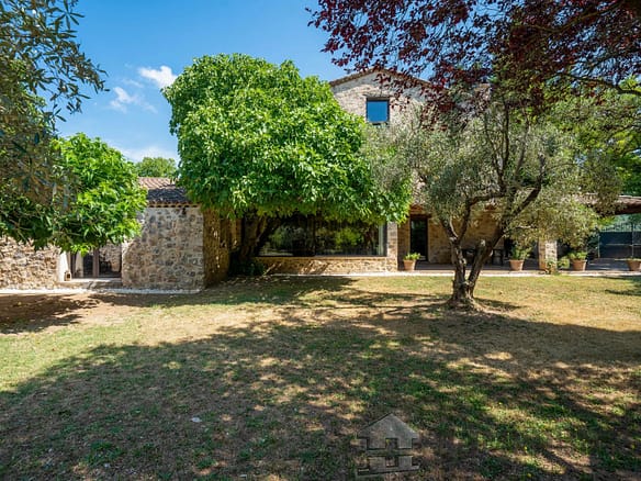 5 Bedroom Villa/House in Tourves 34