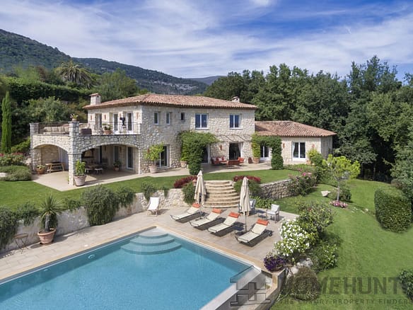 6 Bedroom Villa/House in Tourrettes Sur Loup 16