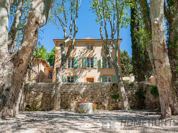 2 Bedroom Apartment in Aix En Provence 34