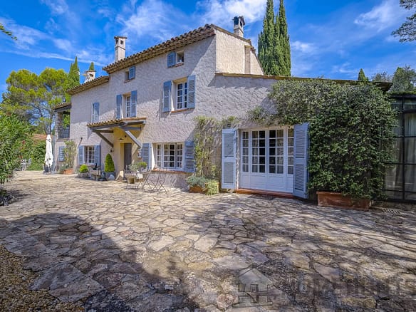 4 Bedroom Villa/House in Mougins 2