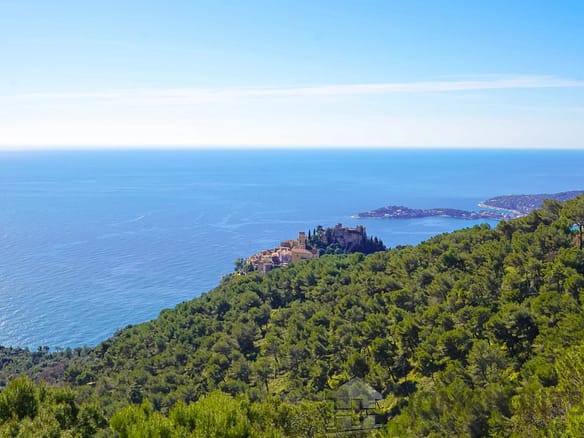6 Bedroom Villa/House in Eze 32