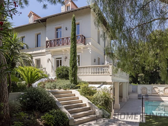 10 Bedroom Villa/House in Cannes 24