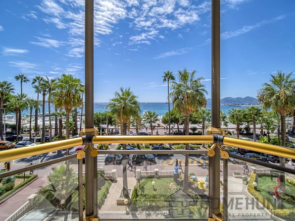 2 Bedroom Apartment in Cannes 2
