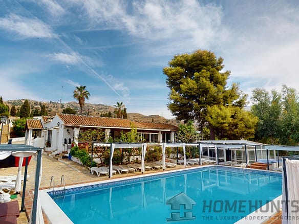 20 Bedroom Villa/House in Arenas 34