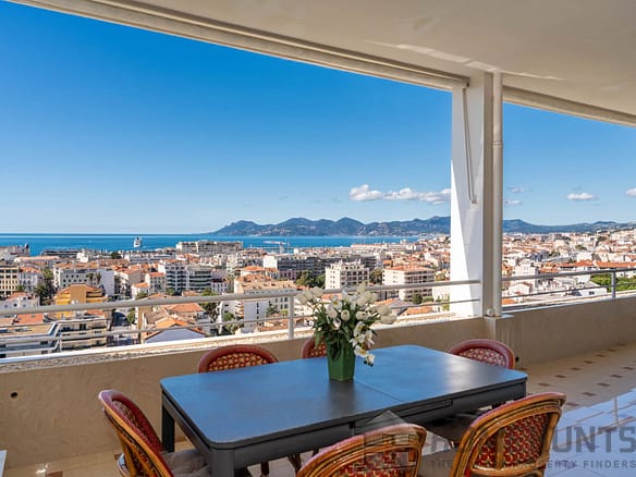 2 Bedroom Apartment in Cannes 28