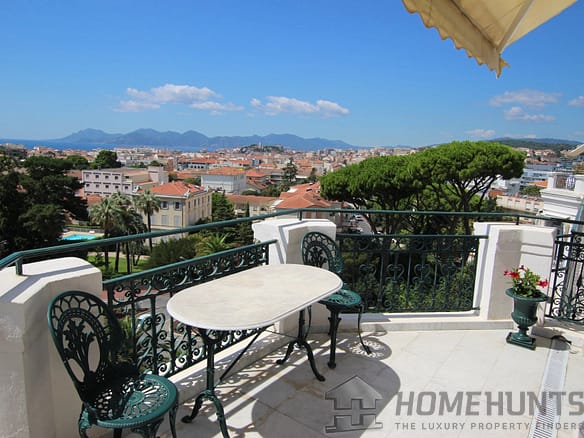 4 Bedroom Apartment in Cannes 36