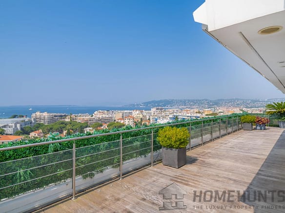 3 Bedroom Apartment in Juan Les Pins 2