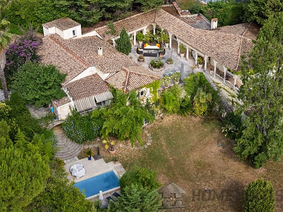 5 Bedroom Villa/House in Grasse 36