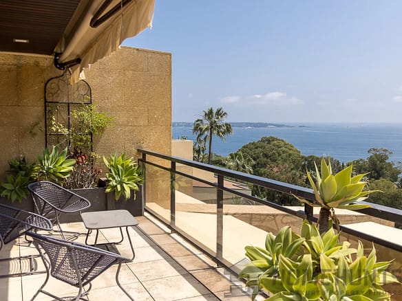 4 Bedroom Apartment in Cannes 34