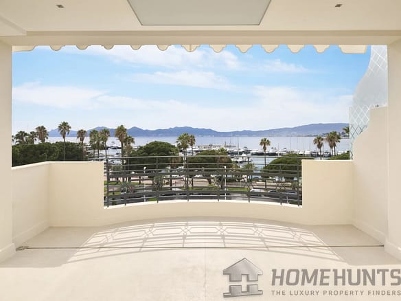 2 Bedroom Apartment in Cannes 2