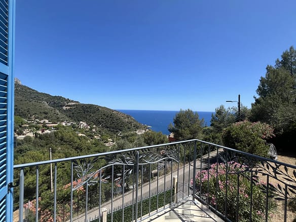 3 Bedroom Villa/House in Eze 28