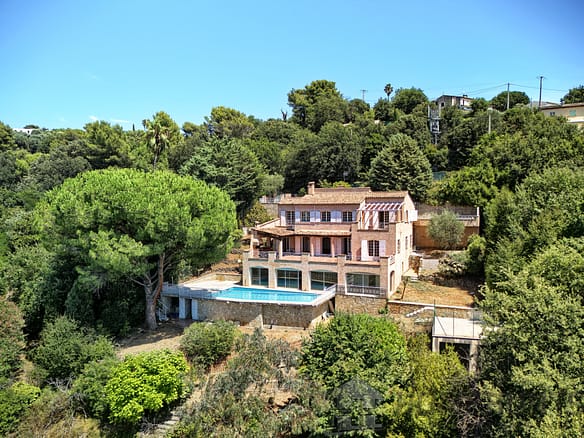 4 Bedroom Villa/House in St Paul 36