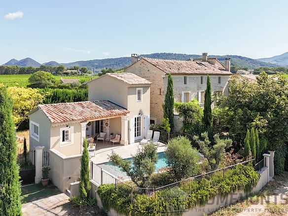 5 Bedroom Villa/House in Gigondas 2