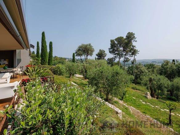 3 Bedroom Apartment in St Paul 14