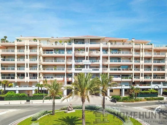 4 Bedroom Apartment in Le Golfe Juan 32